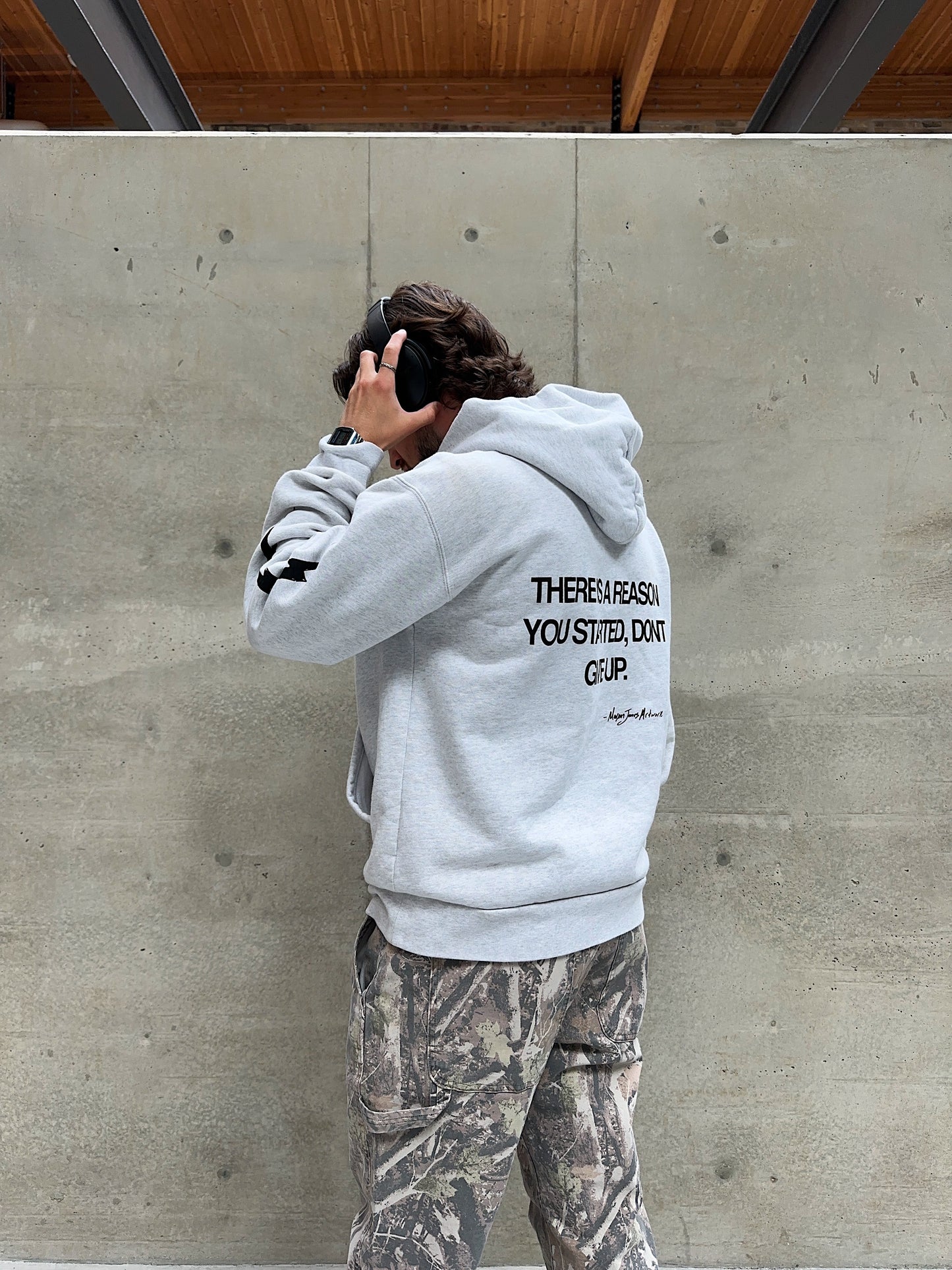 GRAY ESSENTIAL HOODIE