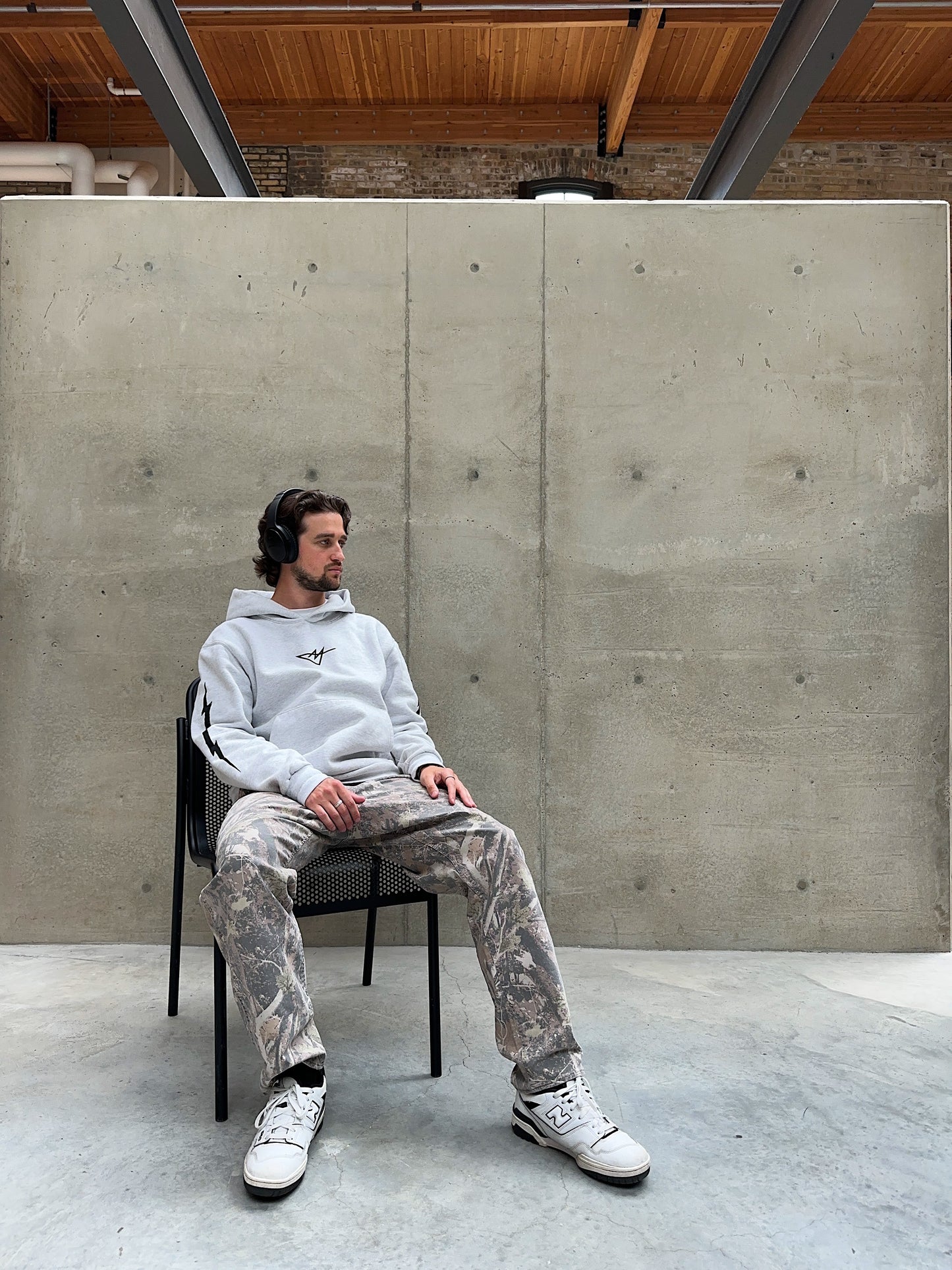 GRAY ESSENTIAL HOODIE