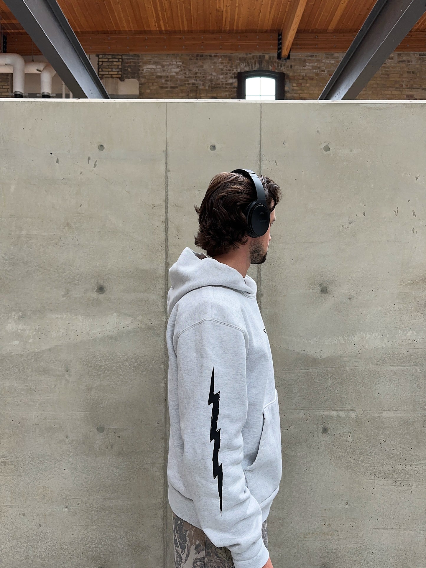 GRAY ESSENTIAL HOODIE
