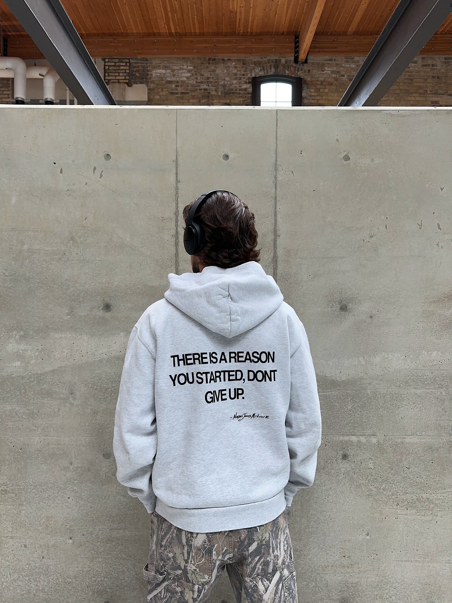 GRAY ESSENTIAL HOODIE