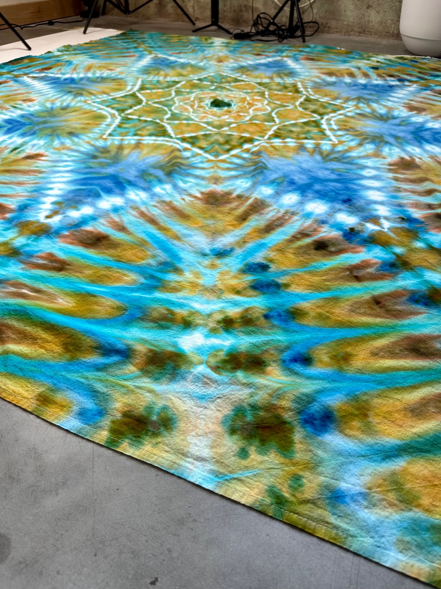 TAPESTRY (85 x 100)