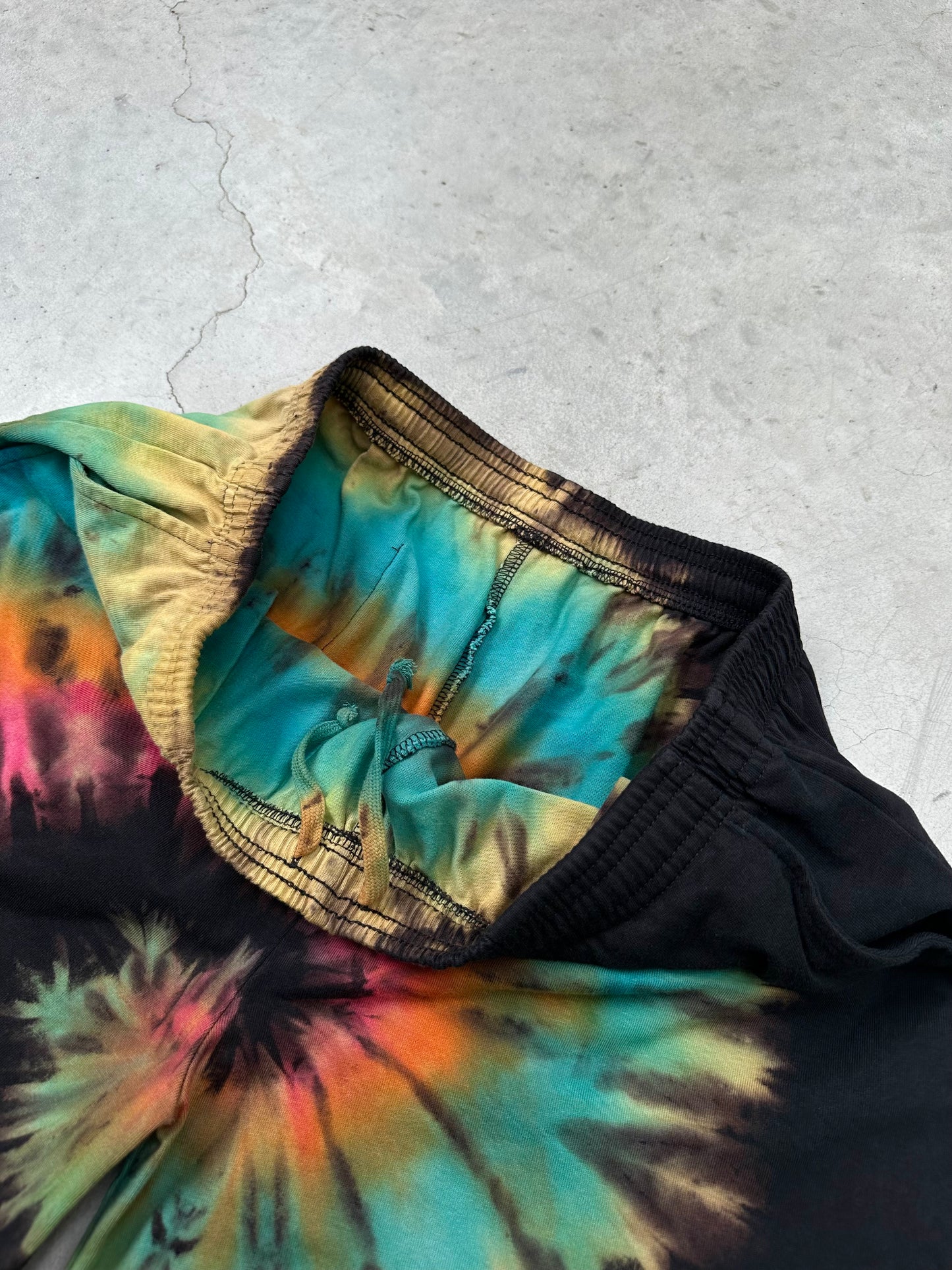REVERSE SHORT