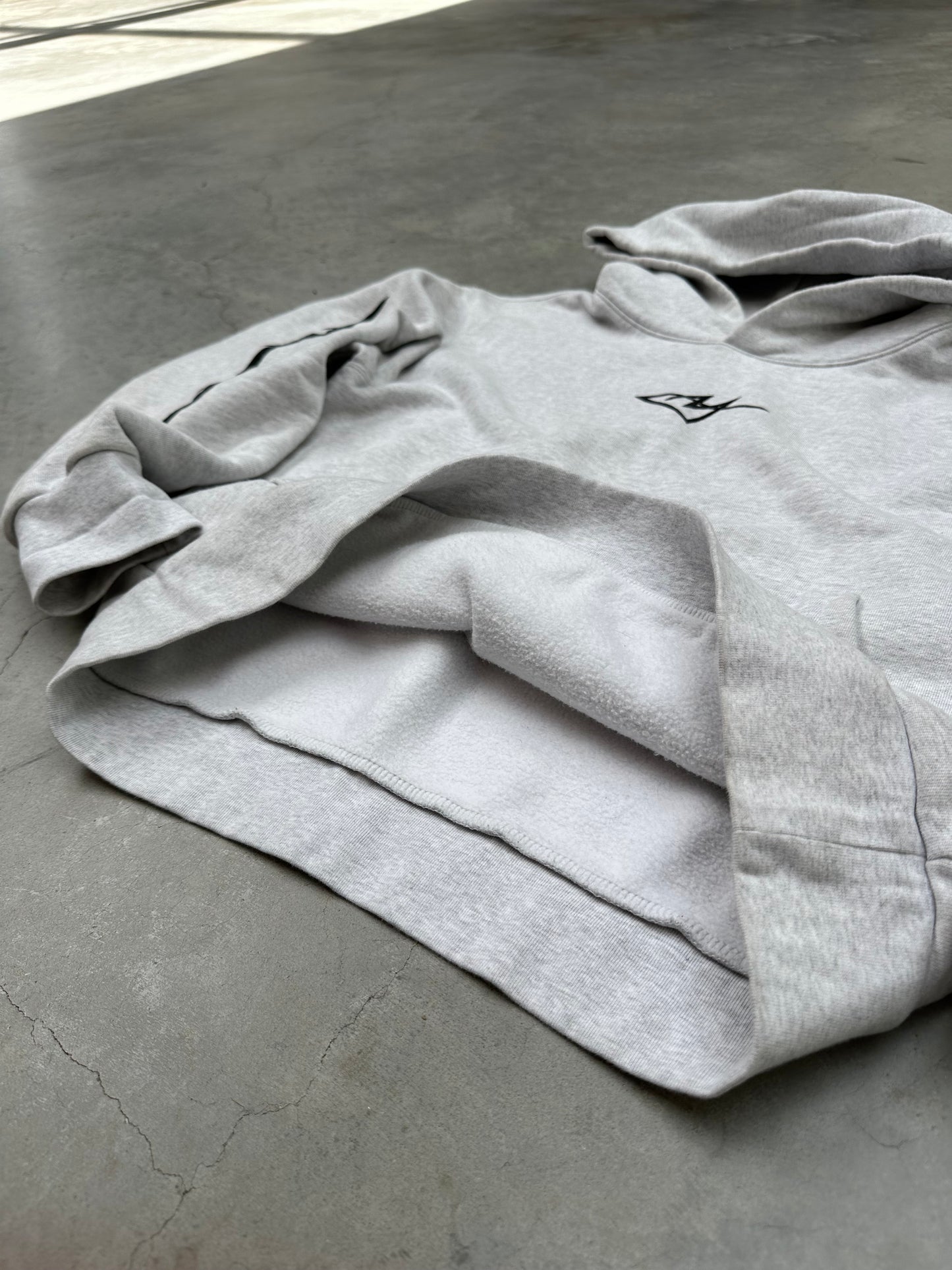 GRAY ESSENTIAL HOODIE