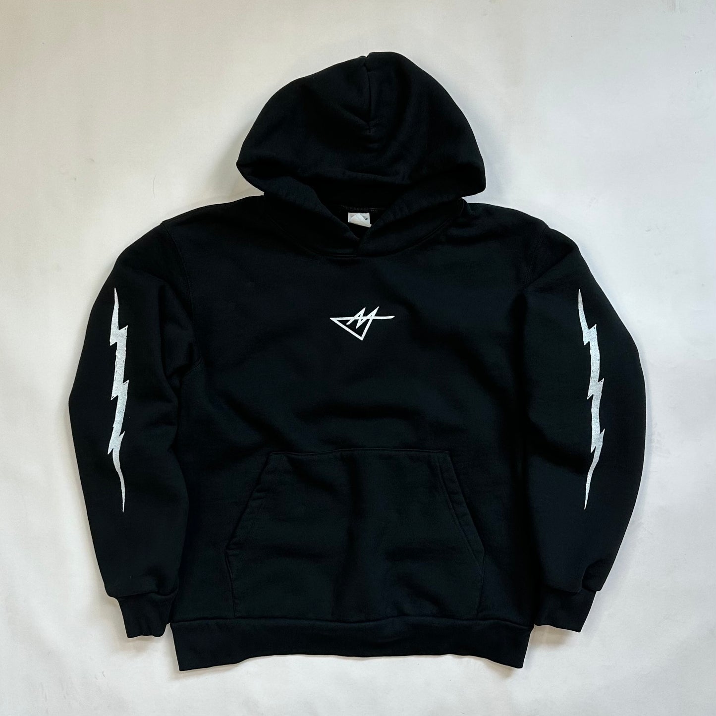 BLACK ESSENTIAL HOODIE
