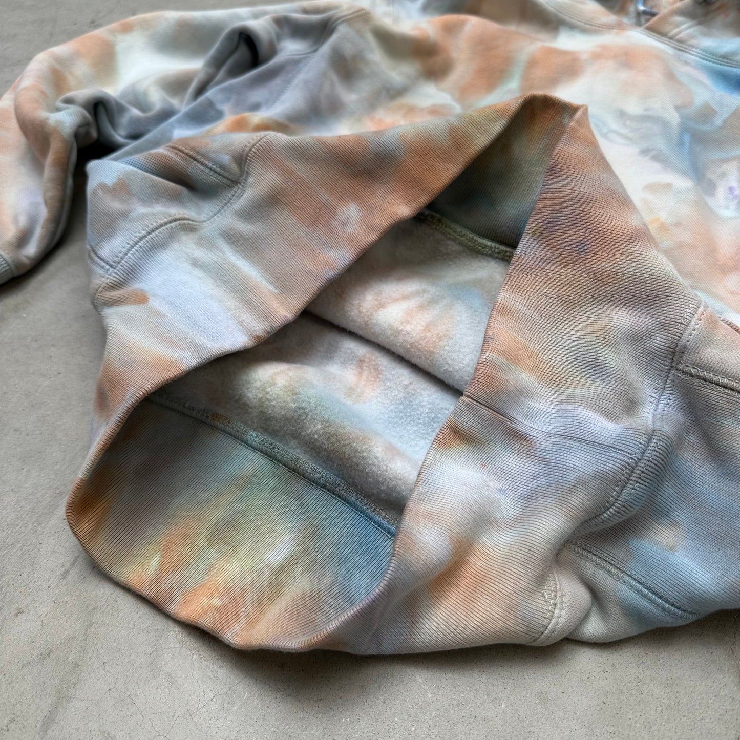 New SEA DUST HOODIE