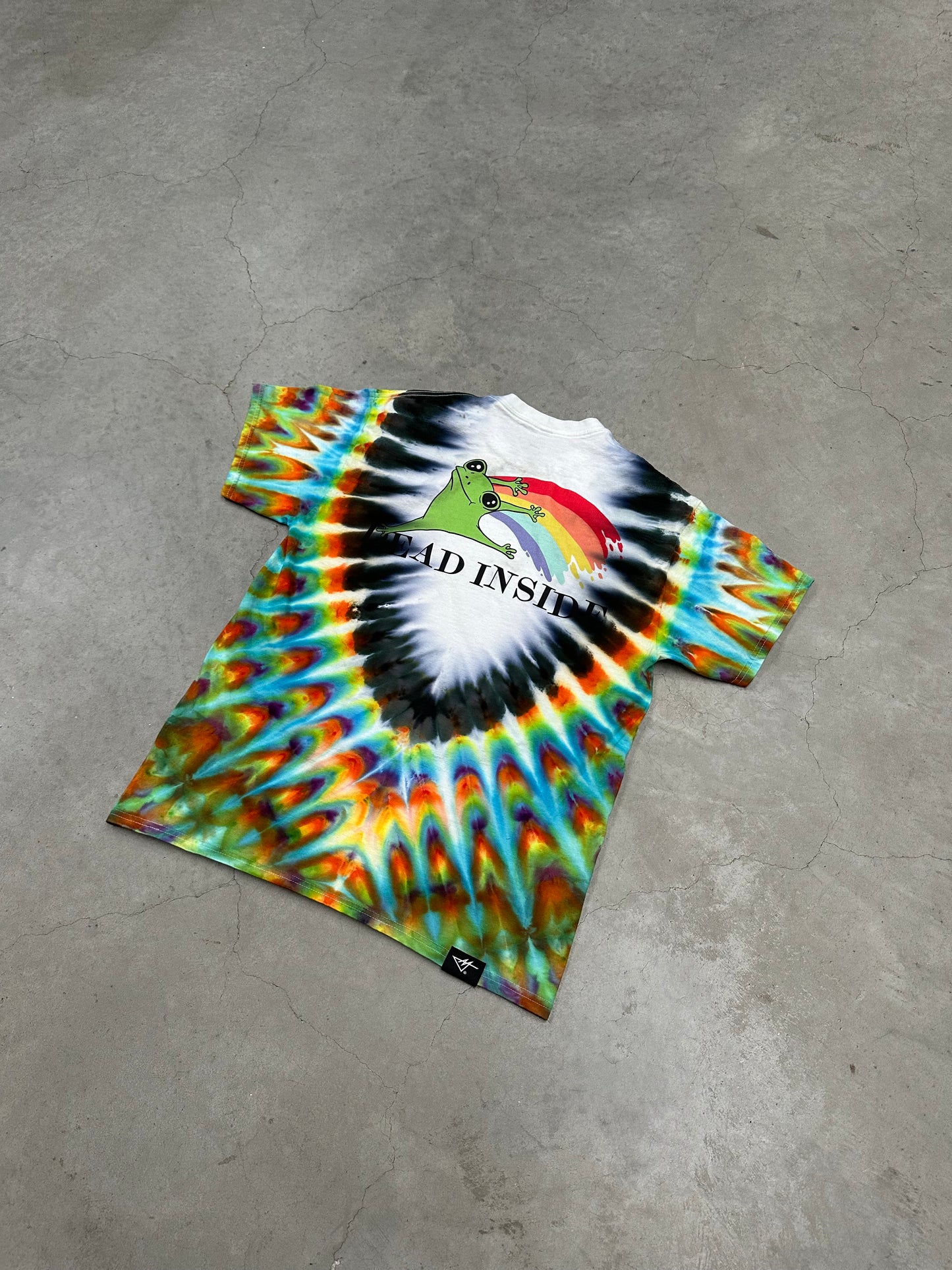 Graphic 1 of 1 T (L)